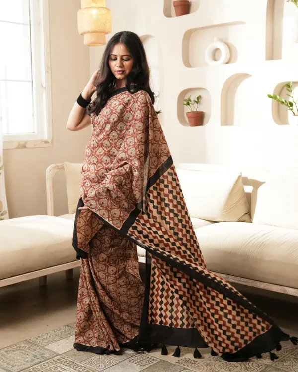 Red_Cotton_Floral_Print_Mulmul_Saree_For_Women